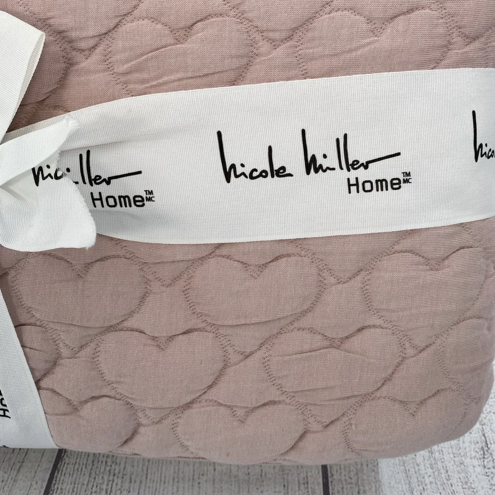 Nicole Miller Quilt FULL/QUEEN Pale Pink Hearts Feminine Jersey Knit 100% Cotton
